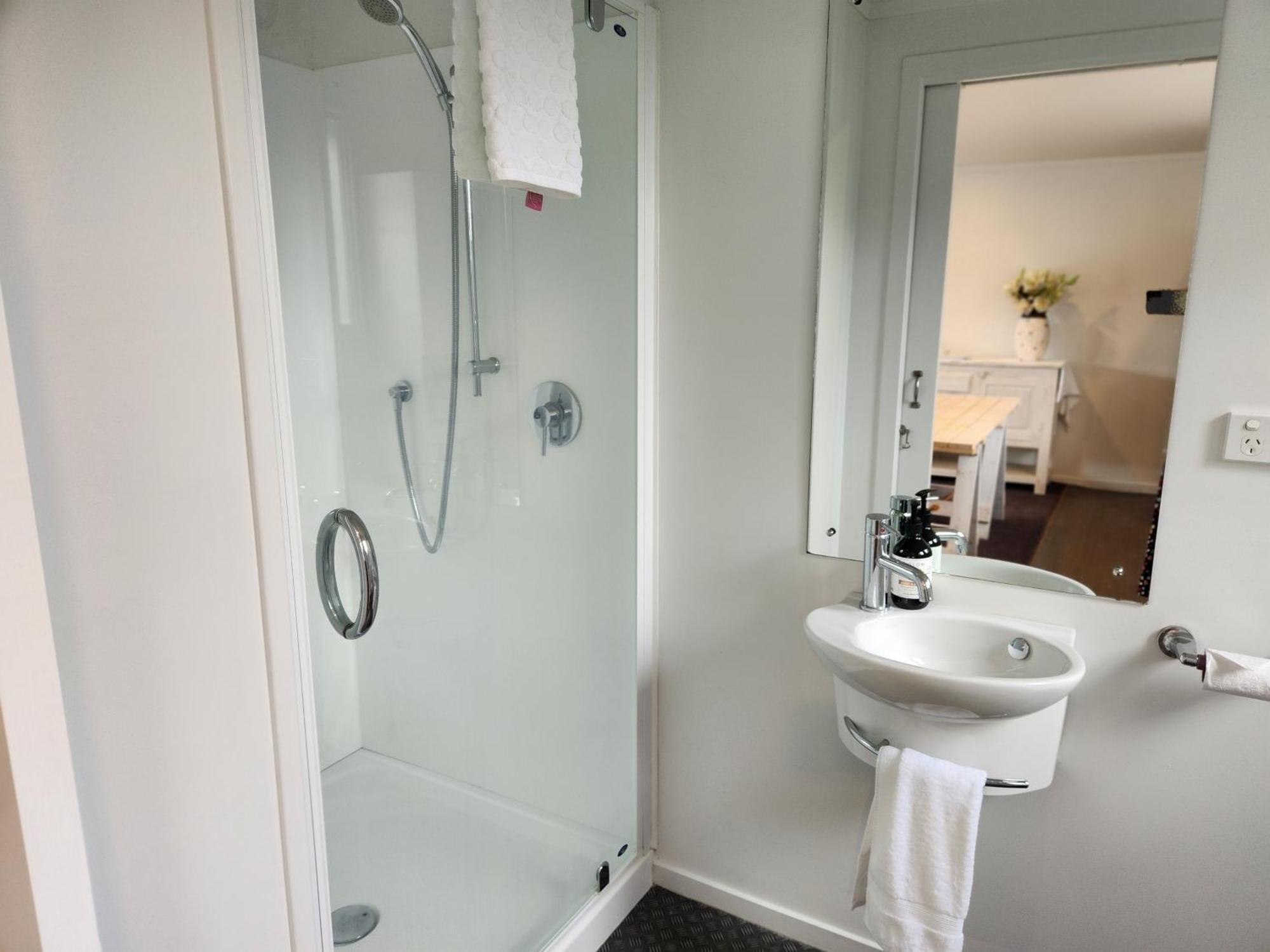 Cedar House Bed & Breakfast Gisborne Dış mekan fotoğraf